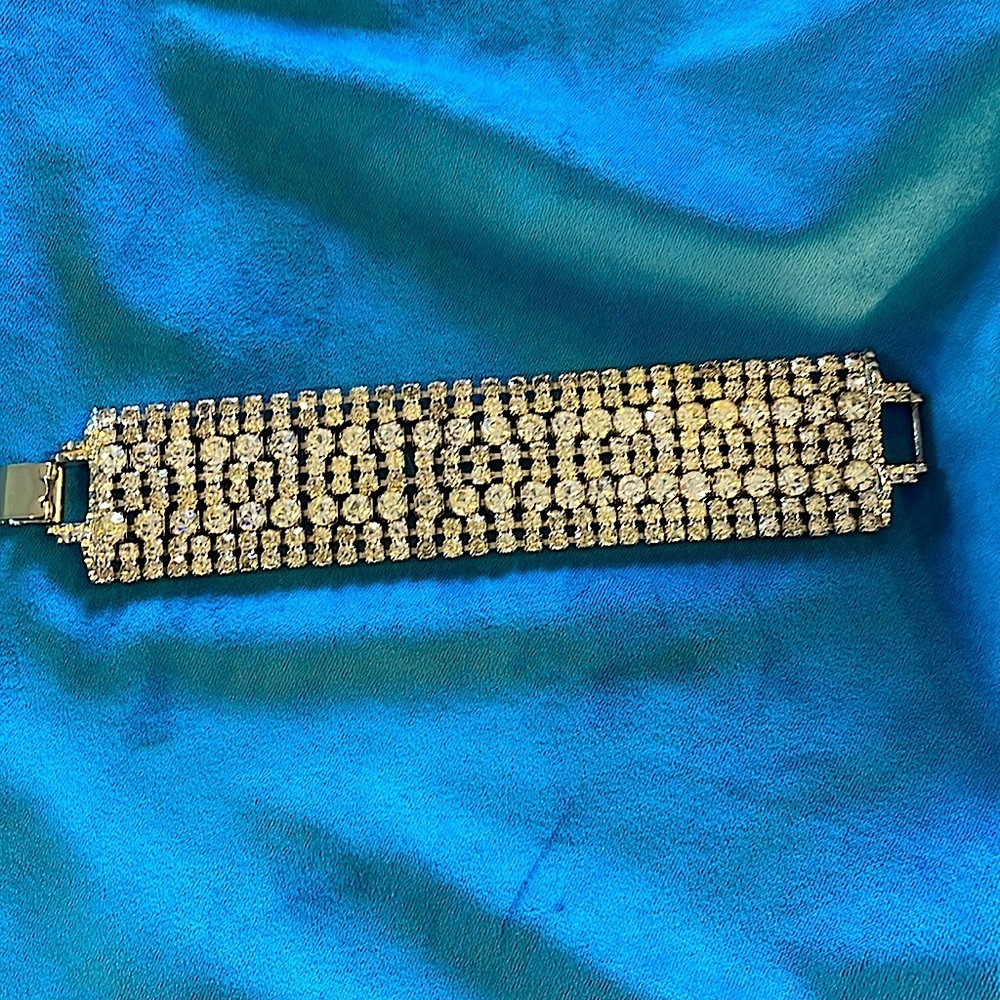 Vintage Wide Prong Set Clear Glass
Rhinestone Bracelet